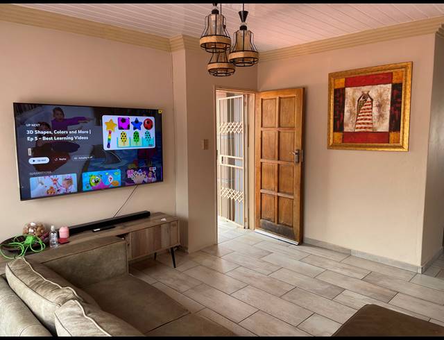 3 BEDROOM FREEHOLD FOR SALE IN ROSSLYN